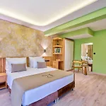 Hotel Der Lara 3*
